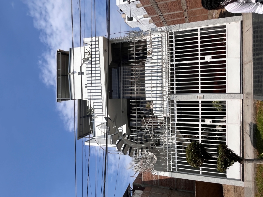 Casa en la Urb. San Isidro frente al parque