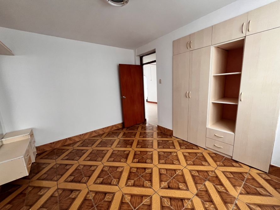 Departamento en Vista Hermosa a una Cuadra del Óvalo Papal