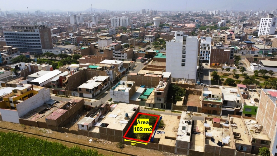 Terreno en la Urbanización Natasha a pasos del Mall