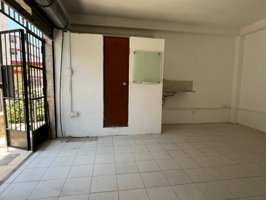 Local pequeño en la Urbanización Vista Hermosa