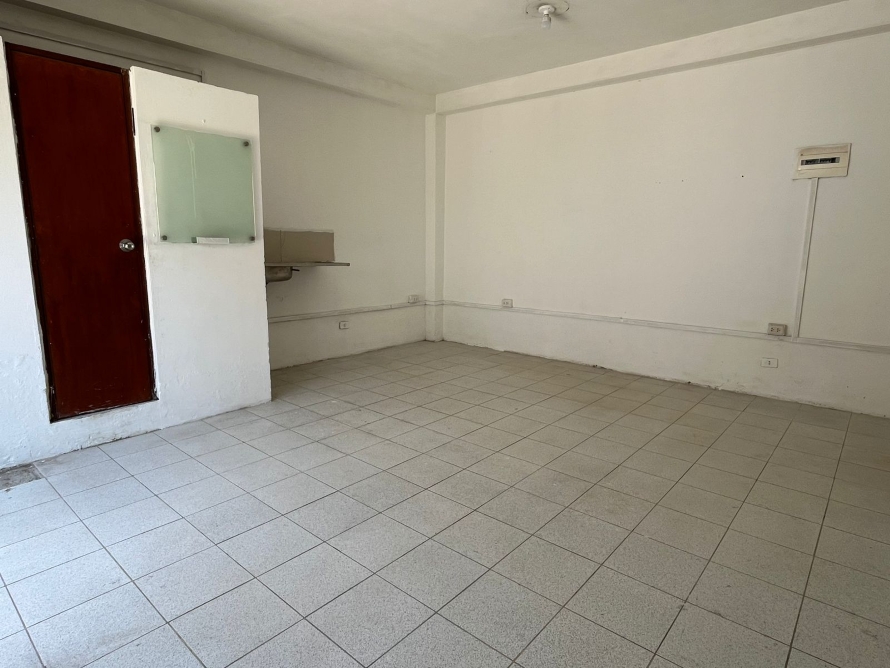 Local pequeño en la Urbanización Vista Hermosa