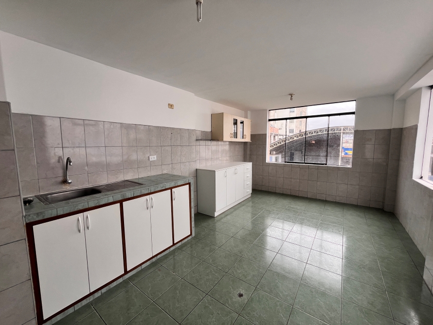 Departamento en Vista Hermosa a una Cuadra del Óvalo Papal