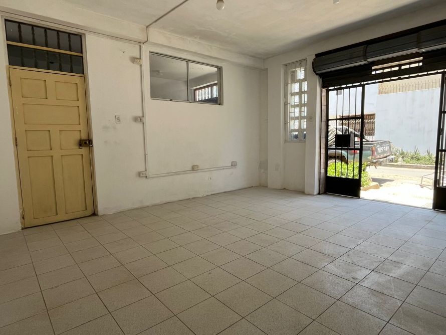 Local pequeño en la Urbanización Vista Hermosa